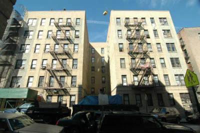 Building Photo - 609 W 196th St