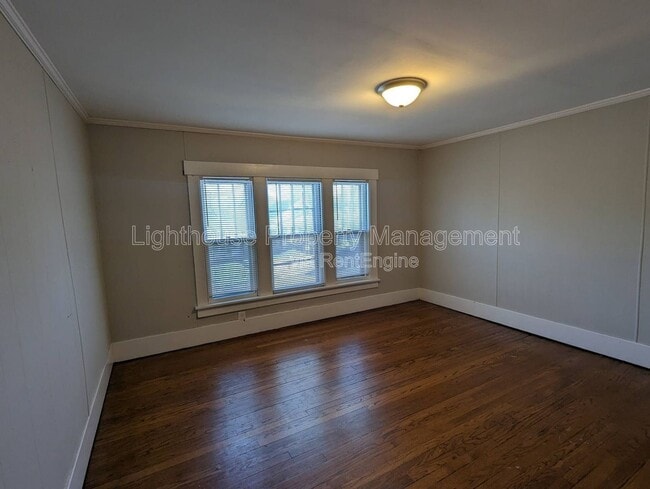 Building Photo - 449 24th St N