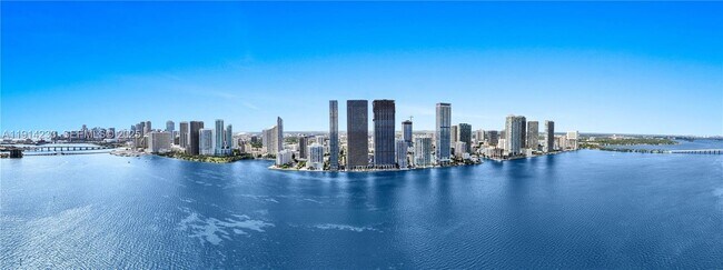 Building Photo - 700 NE 24th St