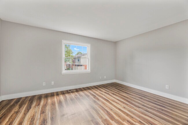Building Photo - 442 Barnett Rd
