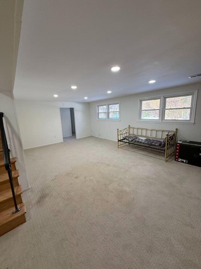 Building Photo - 1716 Pine Valley Dr