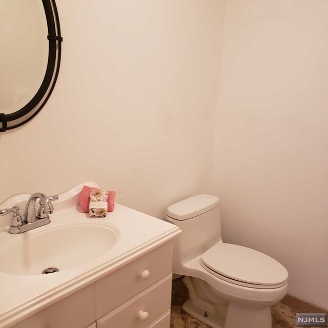 Building Photo - 635 Schuyler Ave