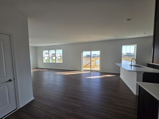 Building Photo - 348 Danforth Dr