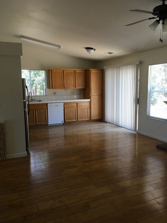 Building Photo - Quail Ridge Subdivision Home