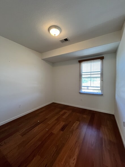 Building Photo - 4656 Snead Dr