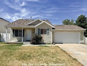 Building Photo - 900 W Single Family Home