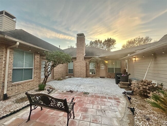 Building Photo - 16807 Laguna Springs Dr