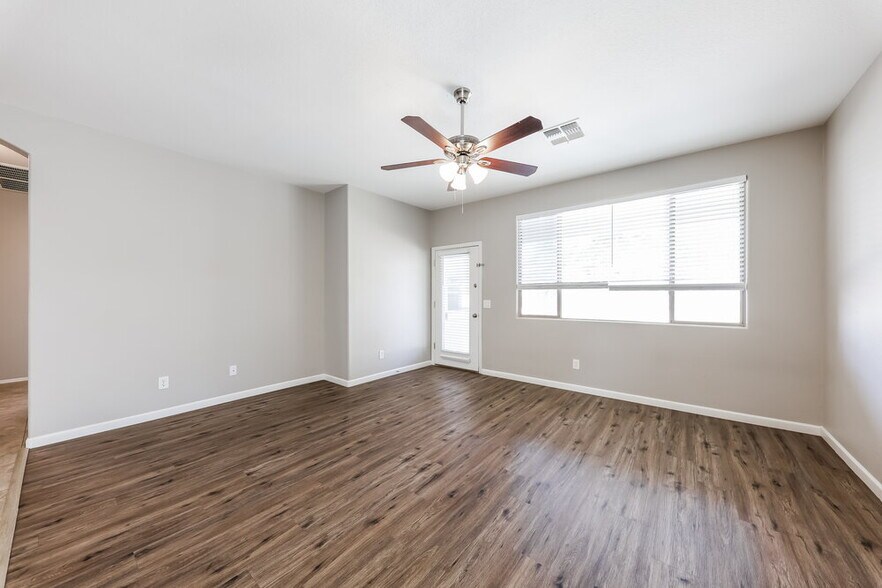 Building Photo - 14338 W Crocus Dr