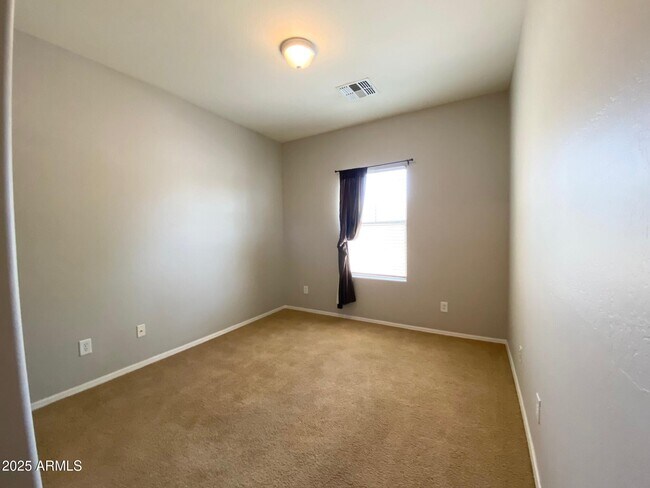 Building Photo - 1376 E Mia Ln