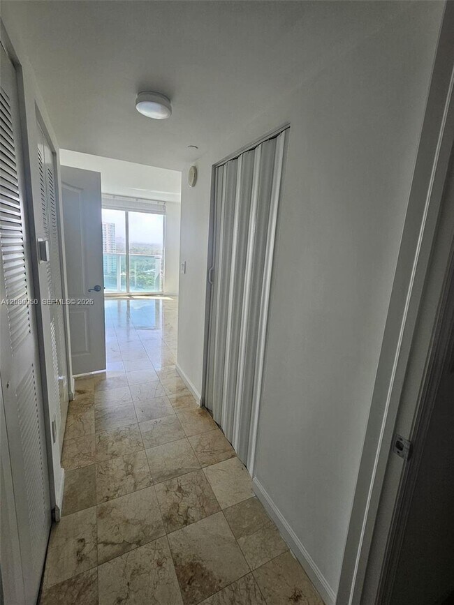Building Photo - 2101 Brickell Ave
