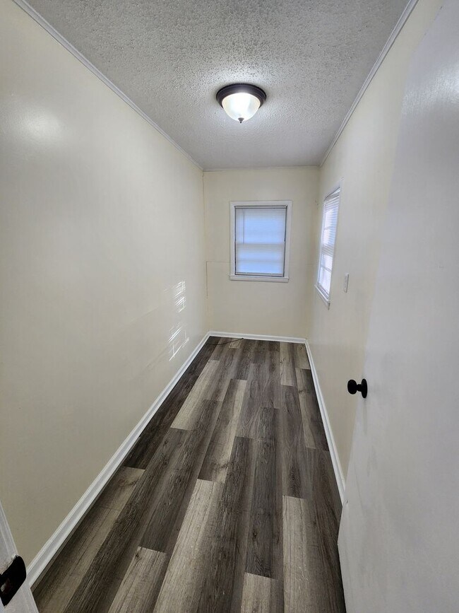 Building Photo - Beautiful remodeled 3BR, 1.5 Bth with garage and fenced backyard with newer stainless appliances