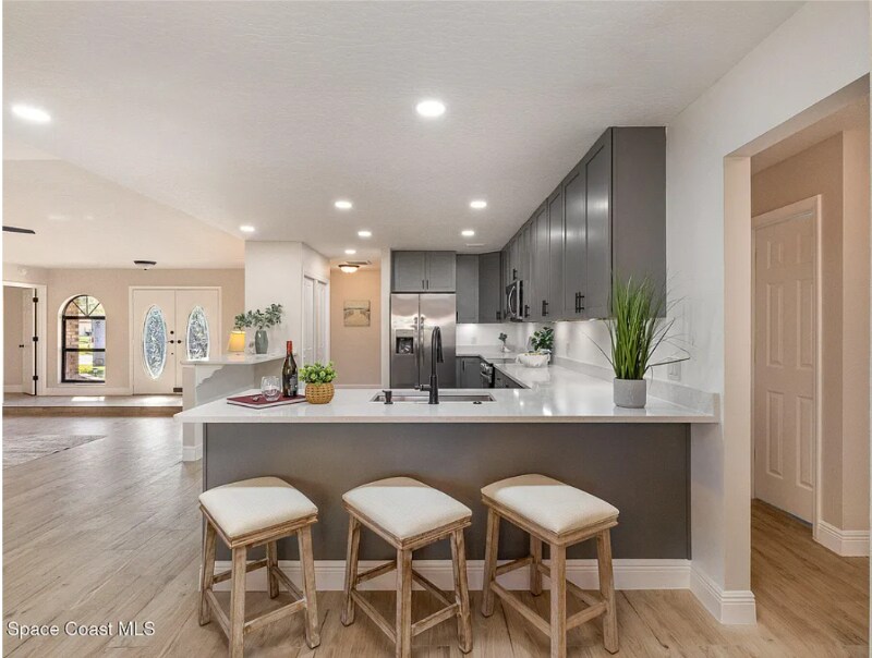 Building Photo - 1315 Armory Dr NE