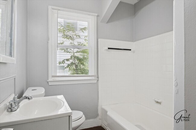 Building Photo - $1300 3 bedroom bungalow