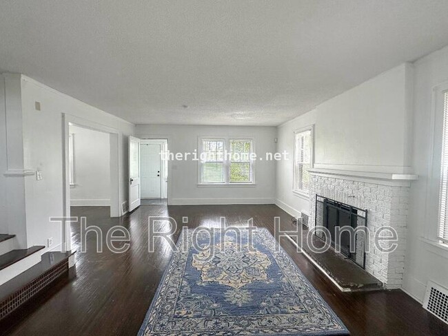 Building Photo - 2430 Redick Ave