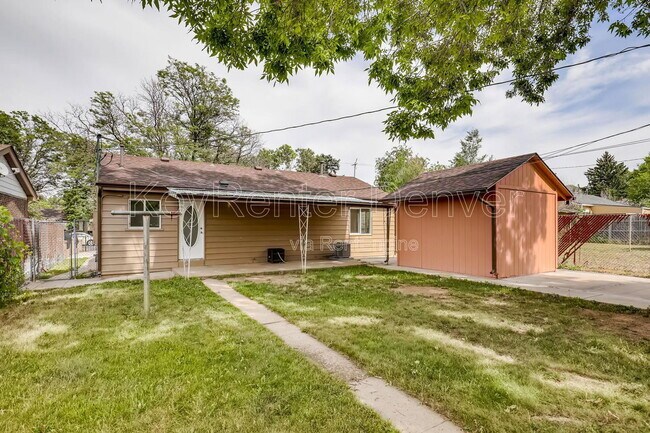 Building Photo - 1733 Iola St