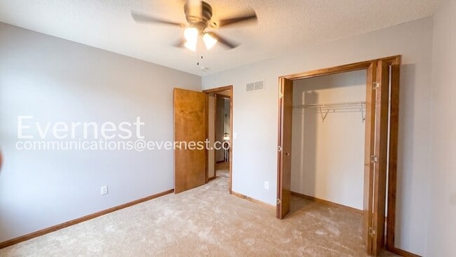 Building Photo - 3 Bed/1.5 Bath Home with Fenced Yard & Garage / Pet-Friendly / Vouchers Accepted / Available Now!