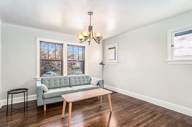 Building Photo - 51 S Laclede Station Rd