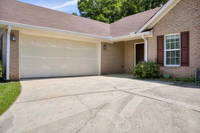 Building Photo - 3 bed/2 bath Brick Ranch in Grovetown, GA 30813
