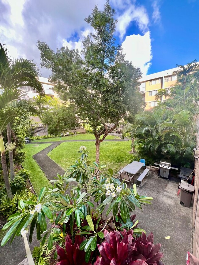 Building Photo - Convenient 2/2/1 with Lanai