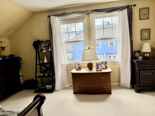 Building Photo - 740 Belmont St