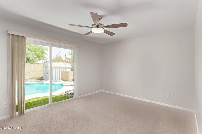 Building Photo - 3710 E Altadena Ave