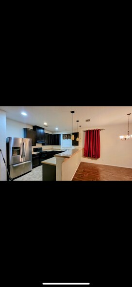 Building Photo - 13126 Piper Sonoma