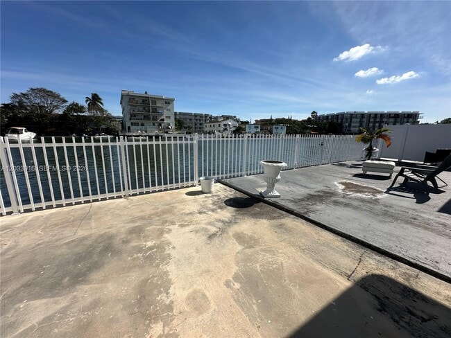 Building Photo - 8205 Crespi Blvd