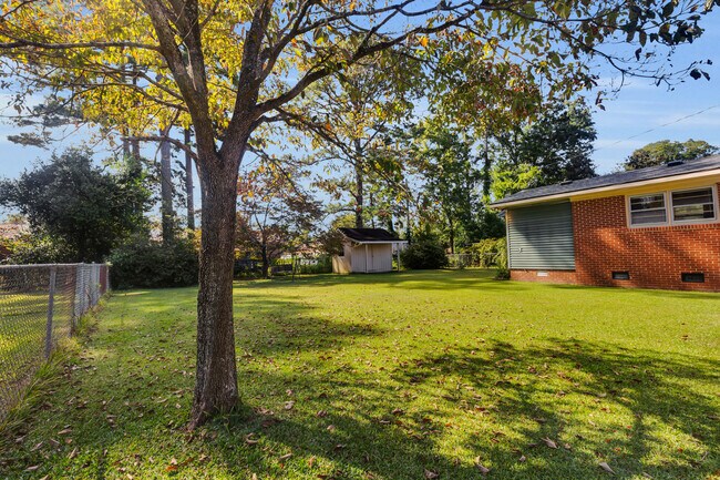 Building Photo - 2307 Woodland Ave