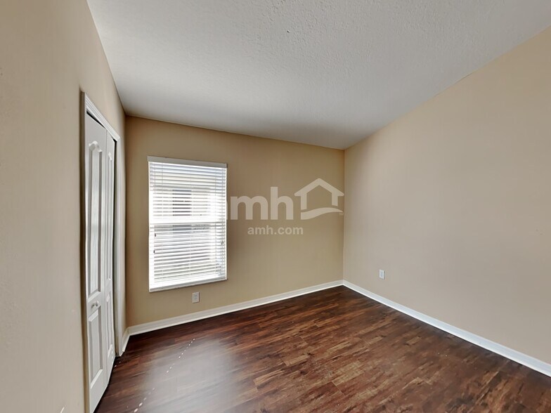 Building Photo - 10047 Perthshire Cir