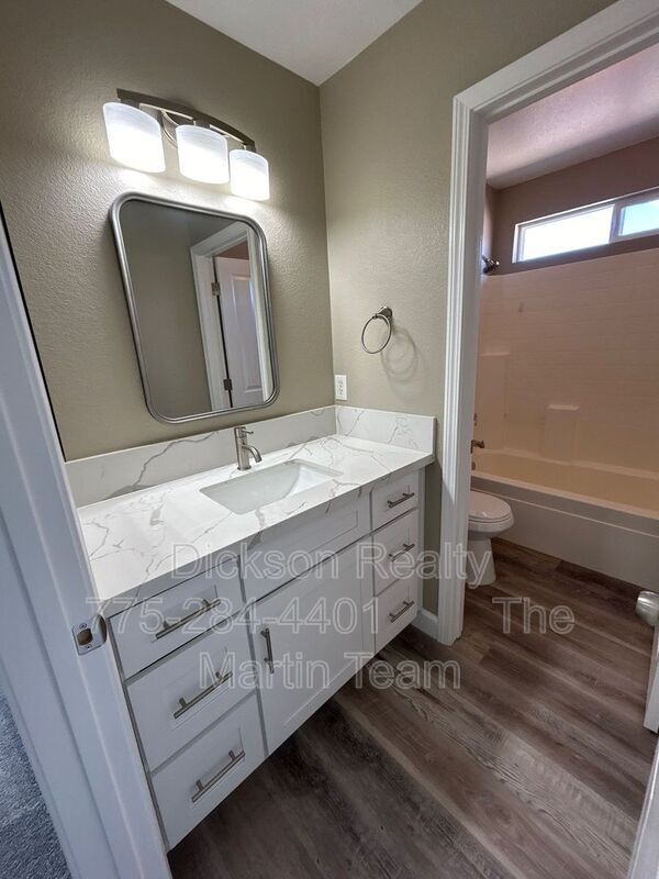 Building Photo - 600 Panama Dr