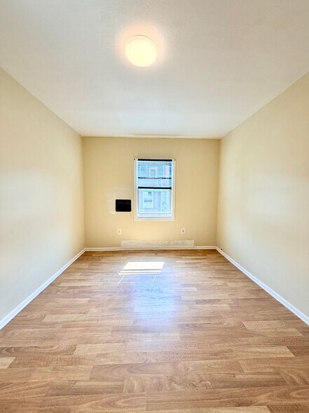 Building Photo - 2213 N 33rd St