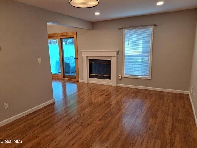 Building Photo - 59 Deer Run Dr