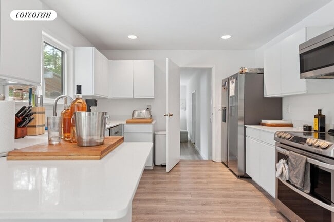 Building Photo - 165 Swamp Rd