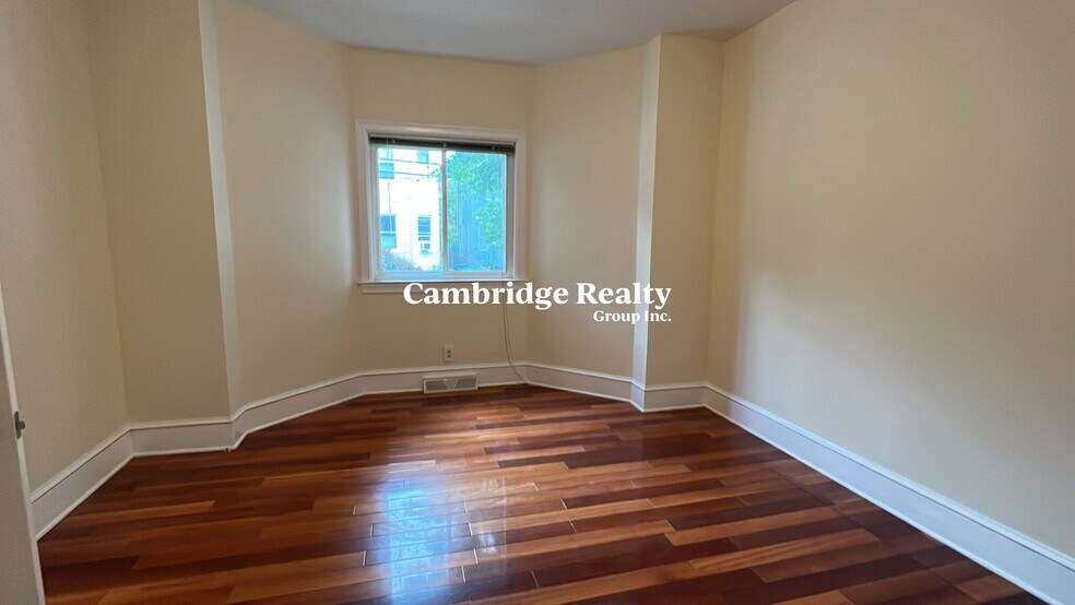 Building Photo - 24 Rossmore St