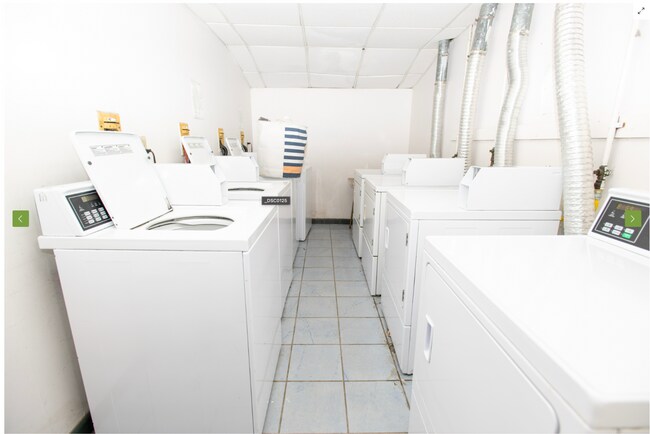 Building Photo - No Fee! Spacious Apt w Ht and Hot Water Included Near Brookline Border, B and C T-Lines minutes a...