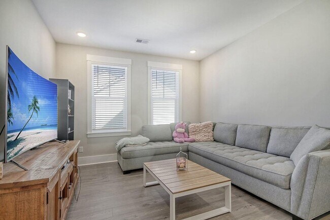 Building Photo - Refined Living in Midtown Nexton