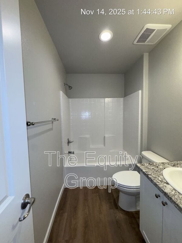 Building Photo - 418 S Summit St