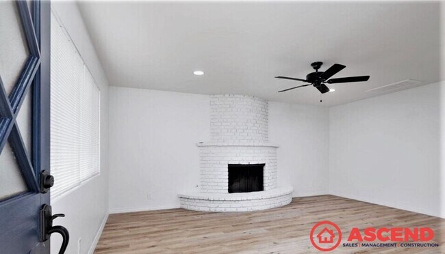 Building Photo - Beautiful home in North Bakersfield! *POOL*