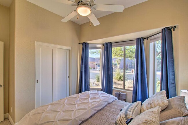 Building Photo - 3055 N Red Mountain