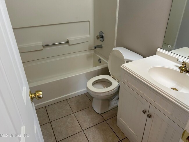 Building Photo - 3434 Laurelwood Dr