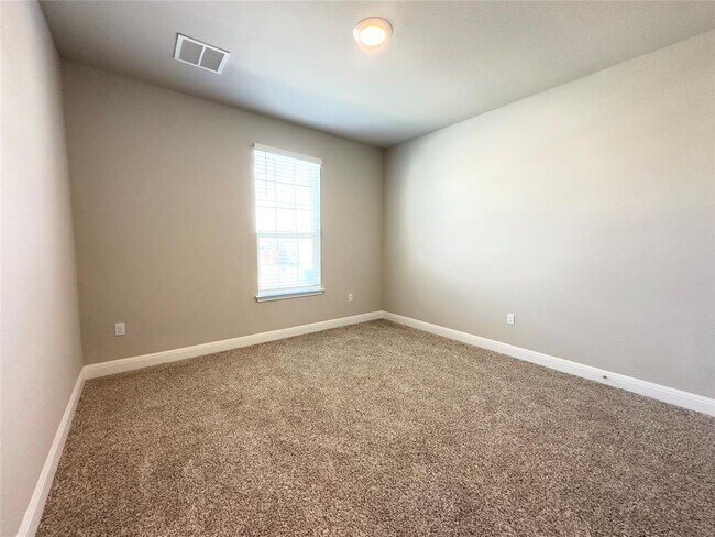 Building Photo - 17916 Umberto Dr