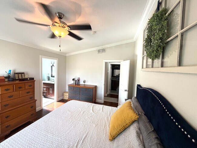 Building Photo - Desirable Home in Lincoln Village – A must see!