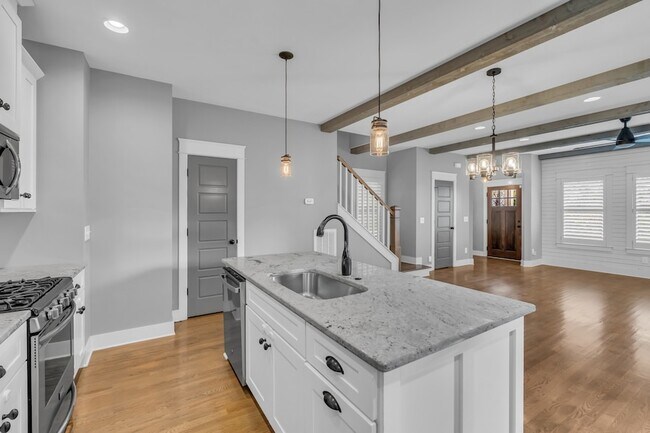 Building Photo - 1801A Sevier St