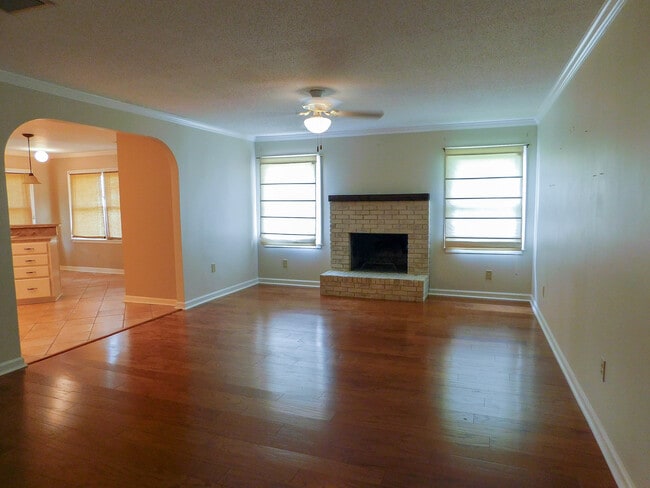 Building Photo - 212 Davors Dr
