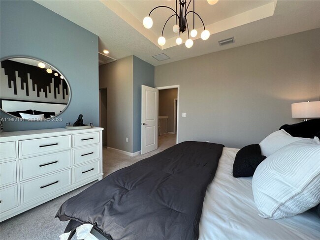 Building Photo - 680 SE 13th Ct