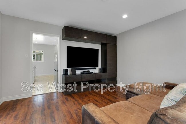 Building Photo - 3267 Bernardo Ln