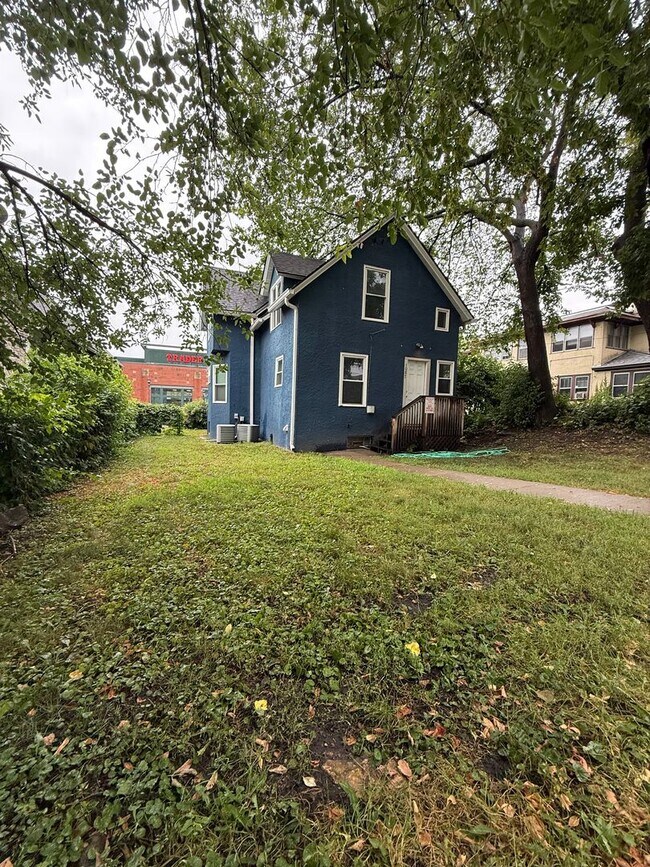 Building Photo - 1083/1087 Randolph Ave
