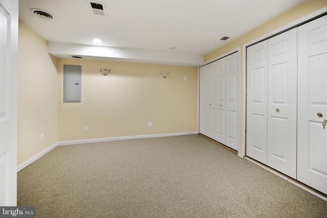 Building Photo - 20 Pinehurst Ln