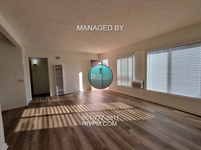 Building Photo - Welcome home to this beautifully refreshed...