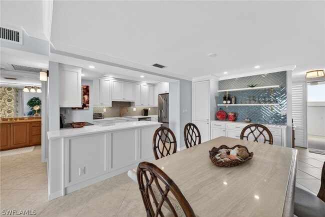 Building Photo - 3443 Gulf Shore Blvd N